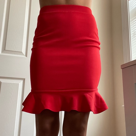 Tight red knee high skirt - Picture 1 of 2